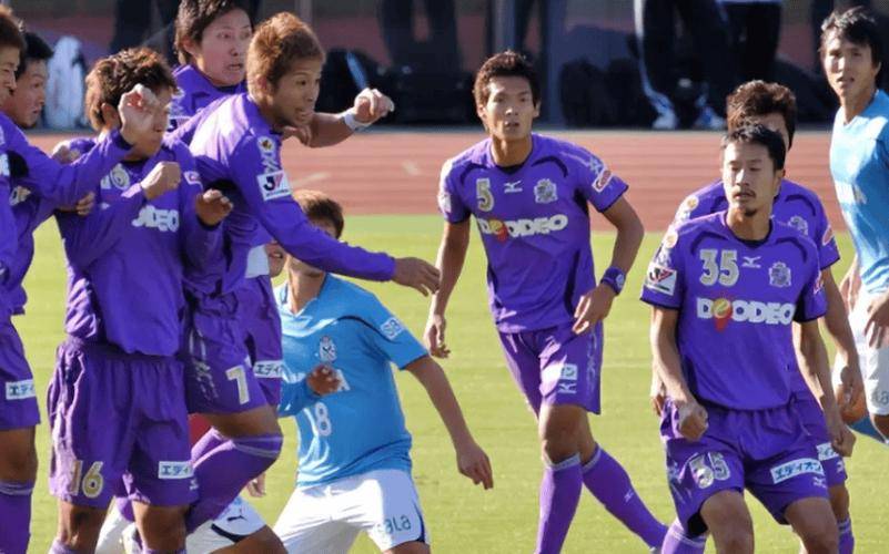 包含英勇无畏：广岛三箭比力保主场不败的词条